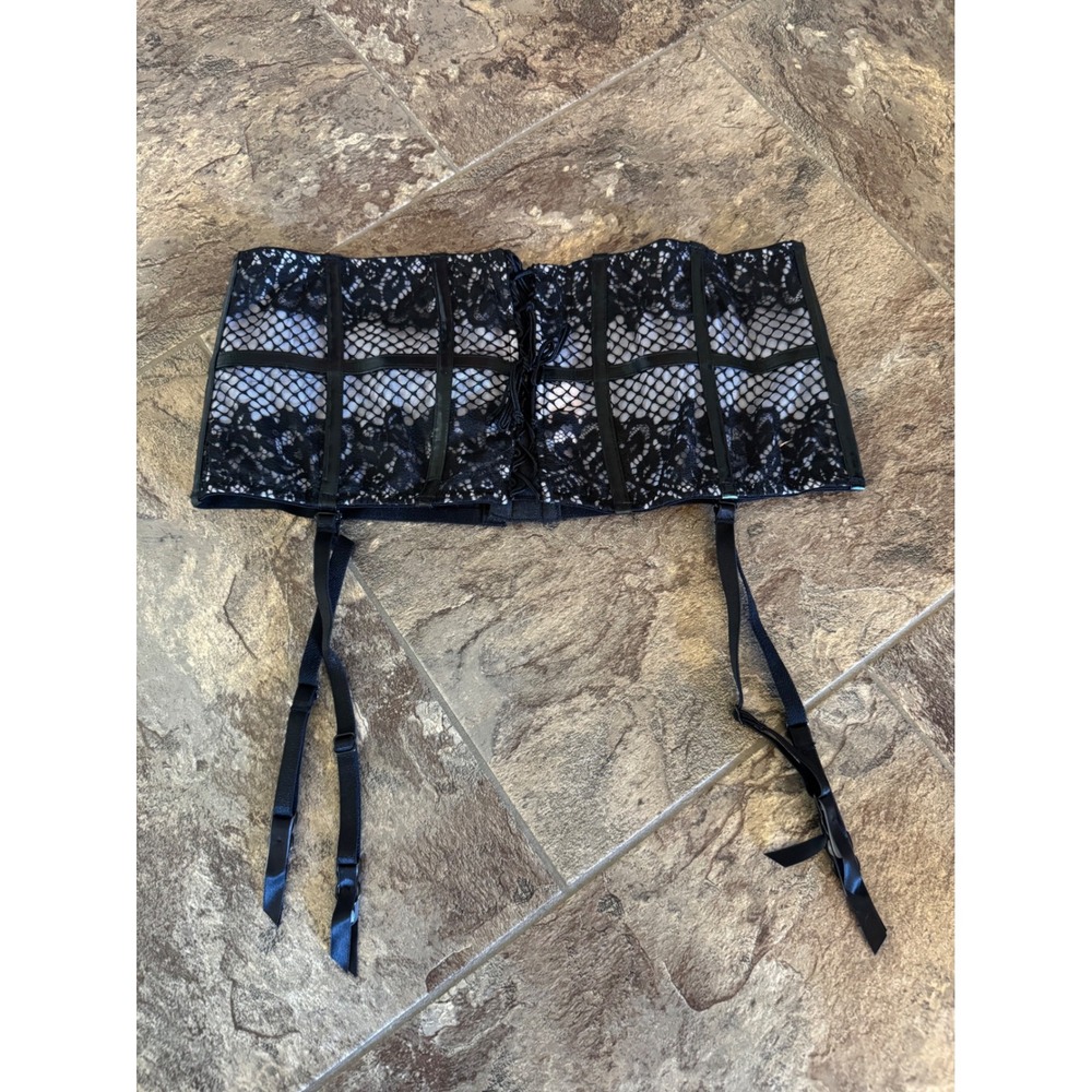 NWT‎ Victoria's Secret Black Lace Garter Belt Lingerie Suspender Belt Size L
